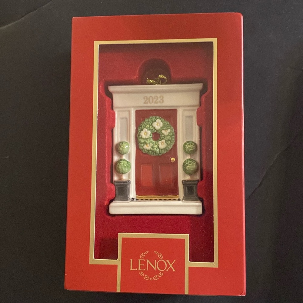 Lenox Welcome Home 2023 
Ornament, Porcelain 
3.25in (8.2cm) NWT